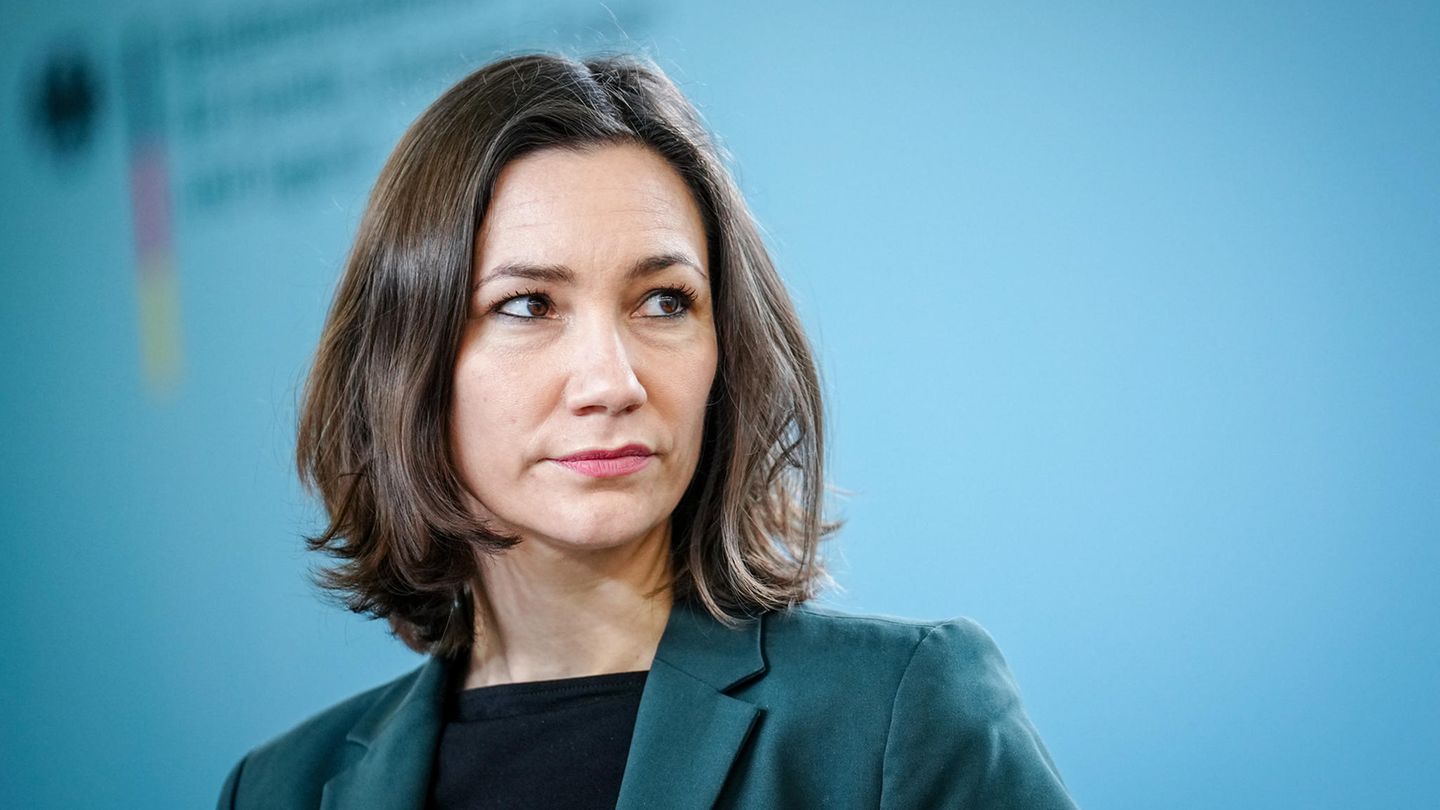 Minister Spiegel went on vacation for four weeks after the flood disaster