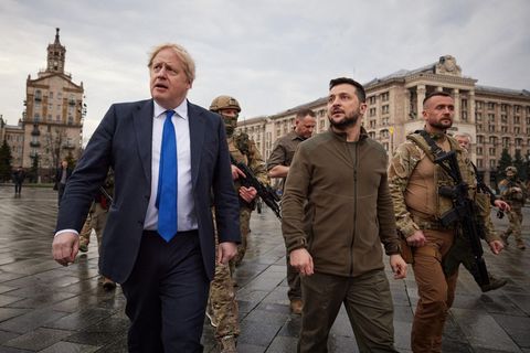 Boris Johnson (l) und Wolodymyr Selenskyj