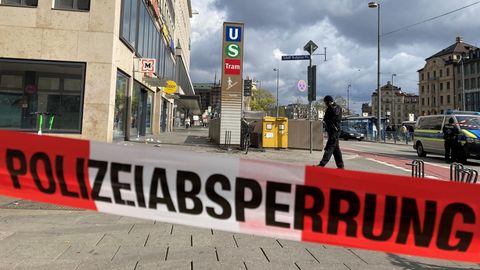 Nach einem Tötungsdelikt in der Münchner Innenstadt hat die Polizei den Tatort abgesperrt