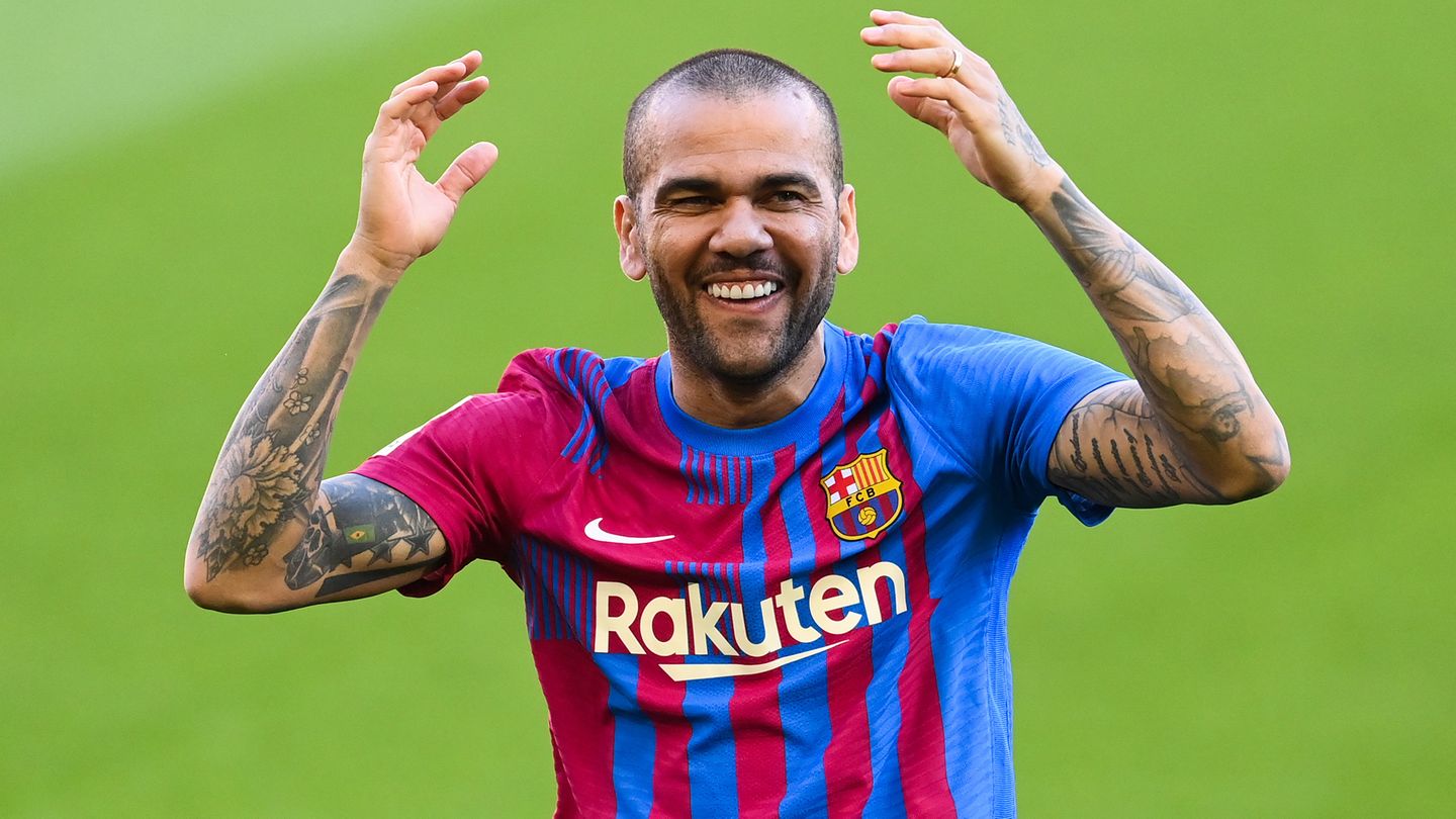 FC Barcelona: Club bosses ask Dani Alves about Ajax star Antony