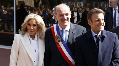 Brigitte und Emmanuel Macron gingen in Le Touquet zur Wahl