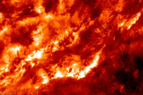 Planet Sonne: Video zeigt 264.000 Kilometer lange Feuerschlucht