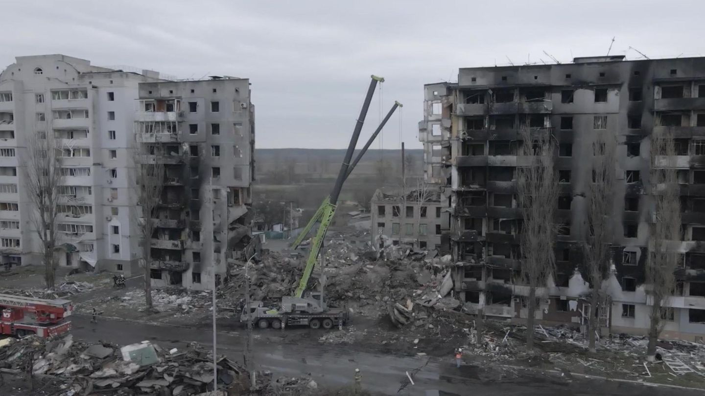 Attacks on Borodyanka settlement – Search for hundreds of bodies in Ukraine