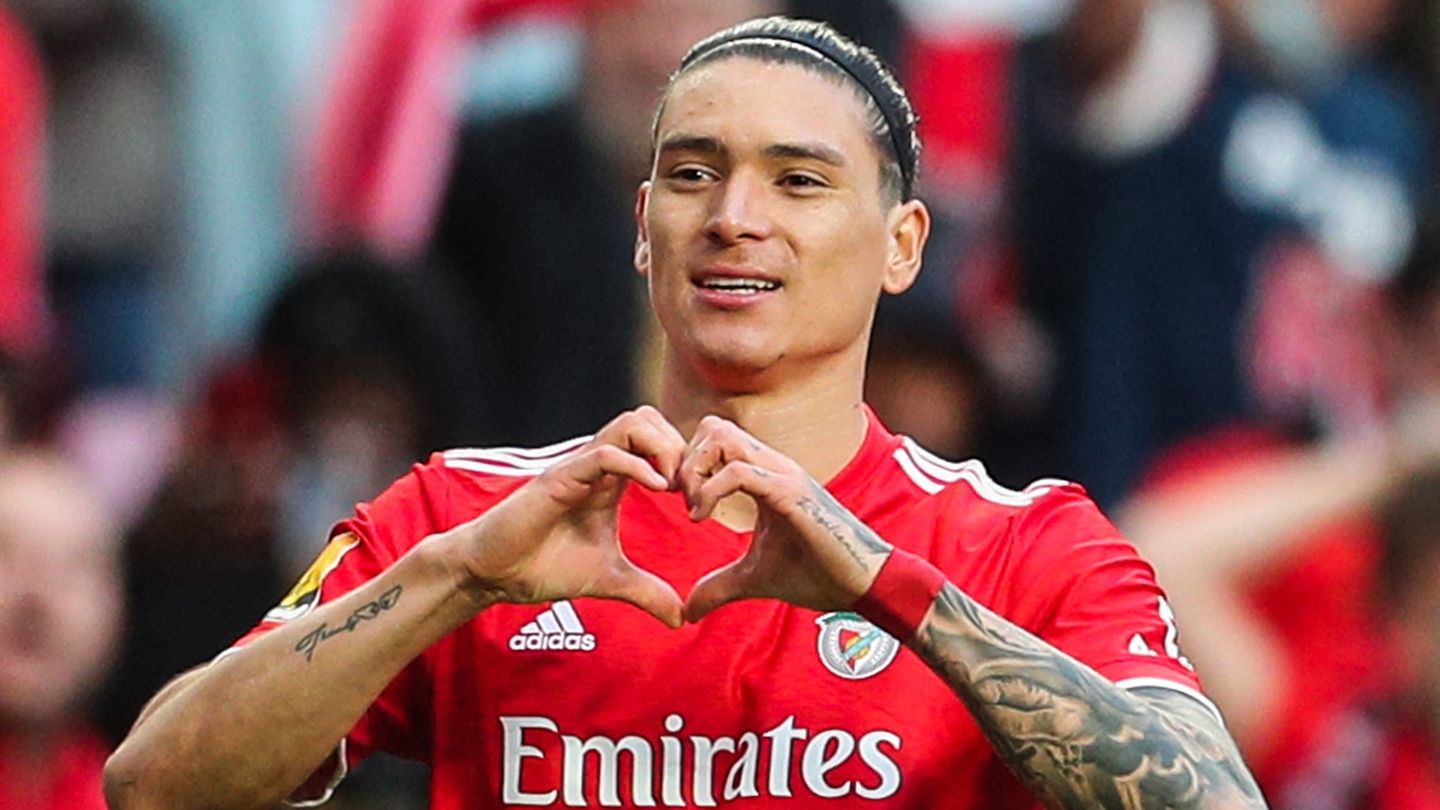 Darwin Nunez: PSG, Manchester United and Chelsea appear to be top candidates to sign the Benfica striker