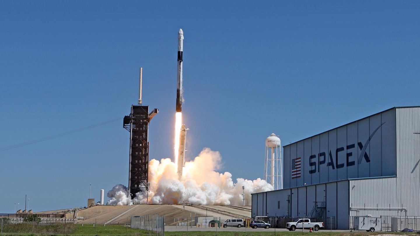 Start SpaceX Falcon 9