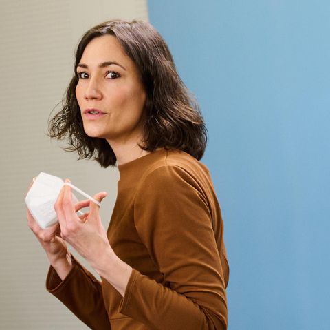 Familienministerin Anne Spiegel mit getriebenem Blick