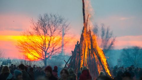 Osterfeuer am Elbstrand in Hamburg-Blankenese