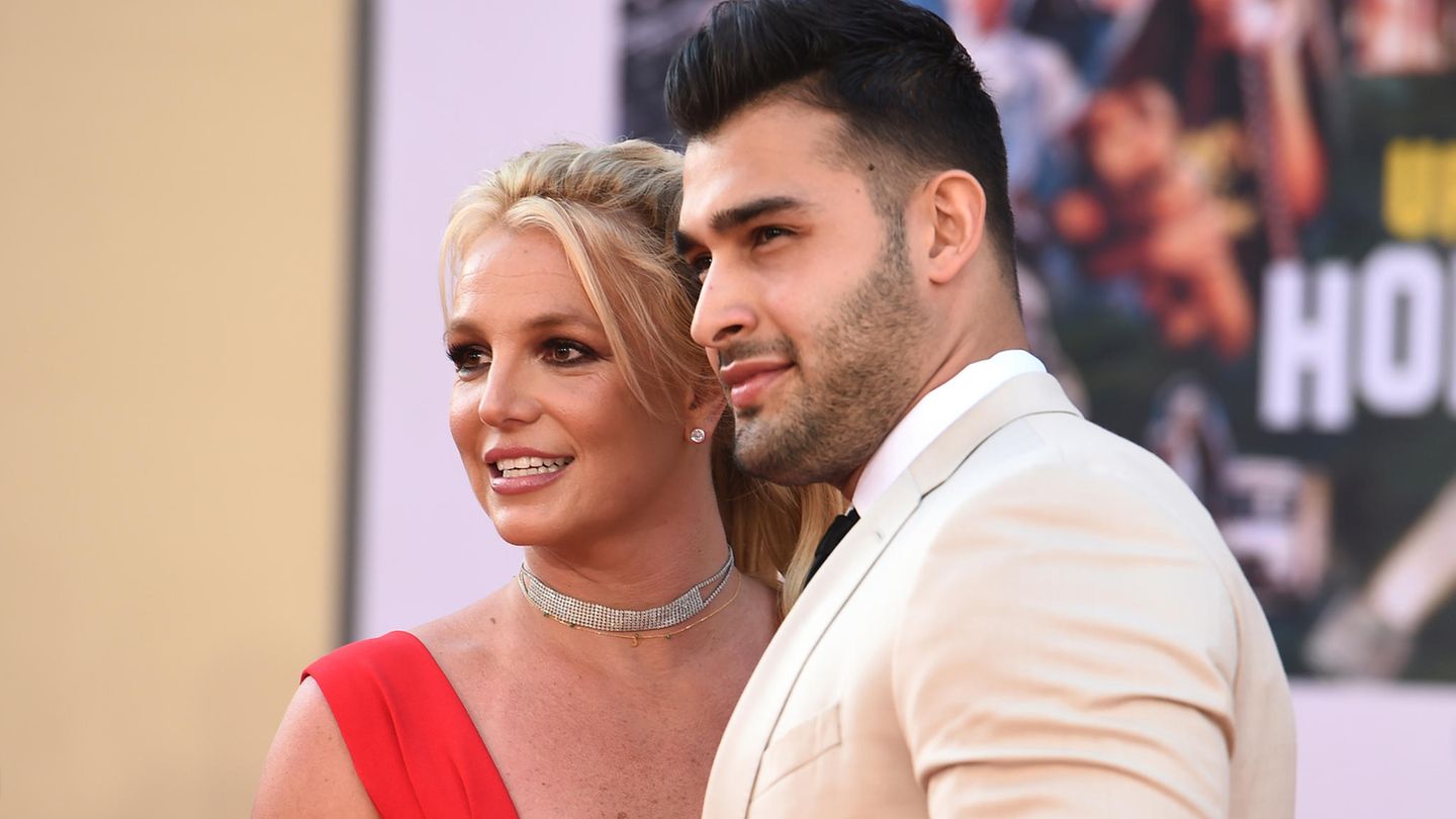 Britney Spears’ fiancé opens up about her miscarriage