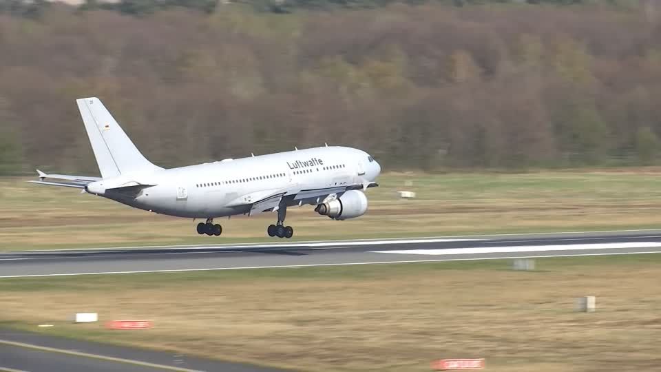 Video: Luftwaffe bringt verwundete Ukrainer zur Behandlung nach Deutschland