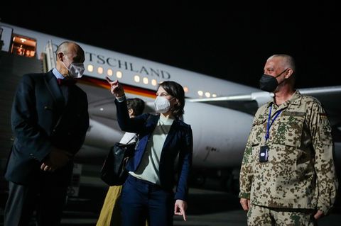 Dietrich Pohl, Annalena Baerbock und Carsten Boos (v.r.n.l.)