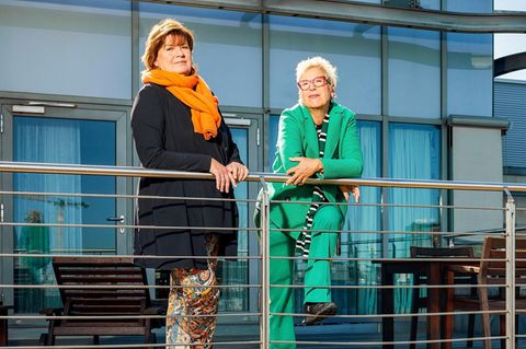 Christine Westermann und Doris Dörrie auf der Dachterrasse des Dorint-Hotels in Köln