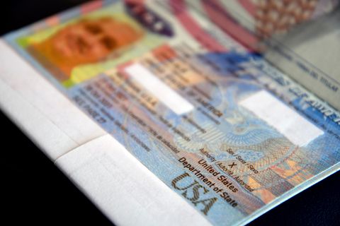 In den USA jetzt möglich: der Eintrag "X" für ein drittes Geschlecht auf einem Pass, hier auf dem von Dana Zzyym