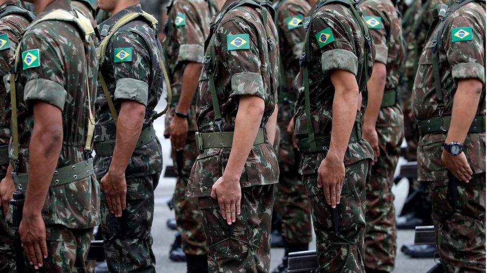 Brasilianische Soldaten bei einer Gedenkzeremonie