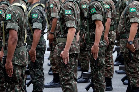 Brasilianische Soldaten bei einer Gedenkzeremonie