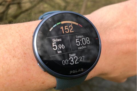 Polar Pacer Pro im Test: Display des Pacer Pro zeigt Trainingswerte an