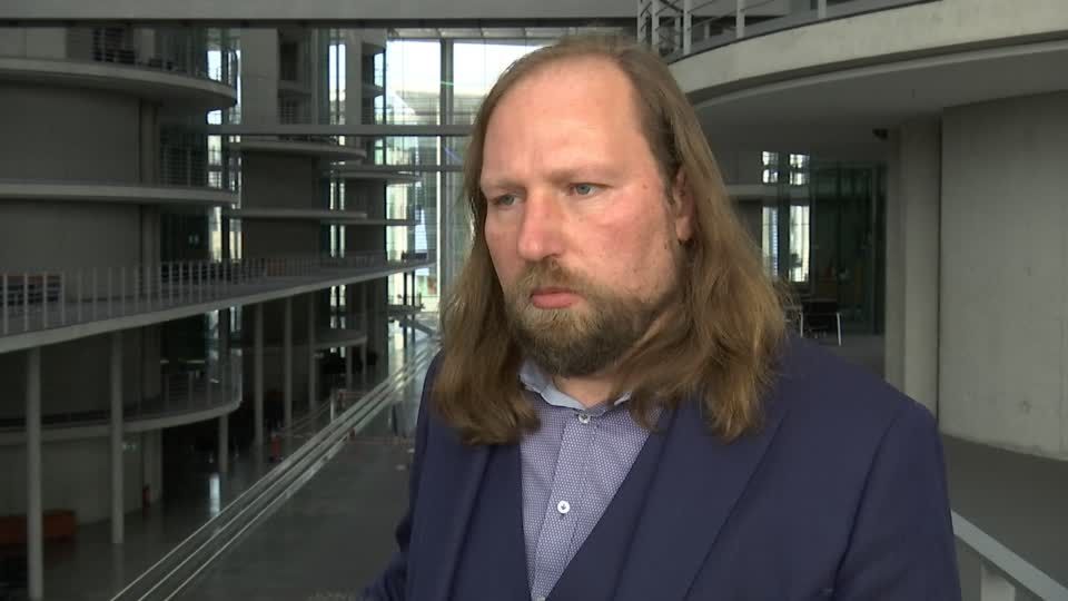 Video: Hofreiter fordert Scholz auf, schwere Waffen an die Ukraine zu liefern