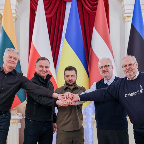 Ukraine-Präsident Selenskyj mit den Amtskollegen aus Polen und den baltischen Staaten