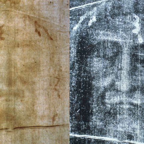 Das Gesicht auf dem Turiner Grabtuch: links in Farbe, rechts im schwarz-weißen Negativ