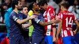 Es entwickelt sich eine Rudelbildung, an der zahlreiche Spieler beider Teams beteiligt sind. Besonders Savic und Citys Raheem Sterling (Mitte links) geraten heftig aneinander.