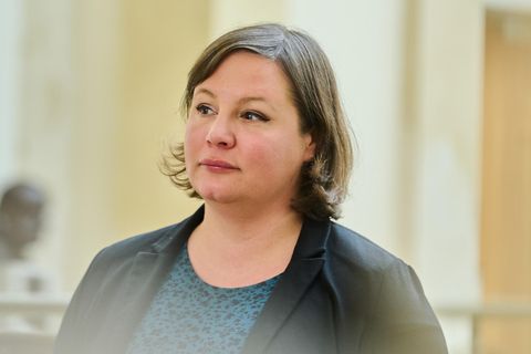 Antje Kapek gibt ihren Rücktritt bekannt.