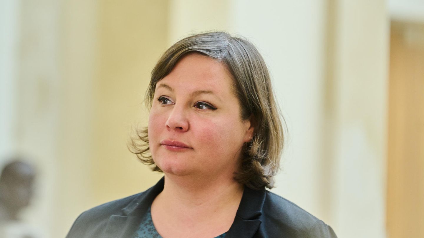 Antje Kapek gibt ihren Rücktritt bekannt. Antje Kapek gibt ihren Rücktritt bekannt.