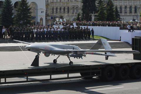 Eine TB2 auf der Unanhängigkeitsparade in Kiew im Jahr 2021.