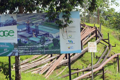 Erdölpipelines an der Grenze zum Yasuní-Nationalpark bei der ecuadorianischen Stadt Coca