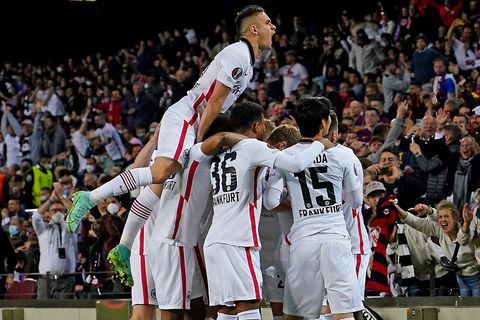 Eintracht Frankfurt jubelt beim FC Barcelona