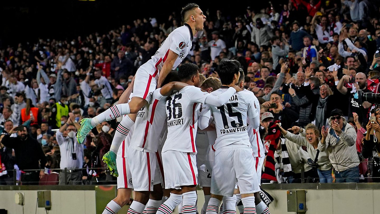 Eintracht Frankfurt’s coup in Barcelona: The press celebrates Eintracht and their fans