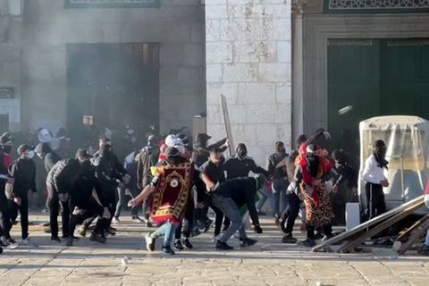 Jerusalem: Gewalt zwischen Palästinensern und Polizei auf dem Tempelberg: Mehr als 150 Verletzte