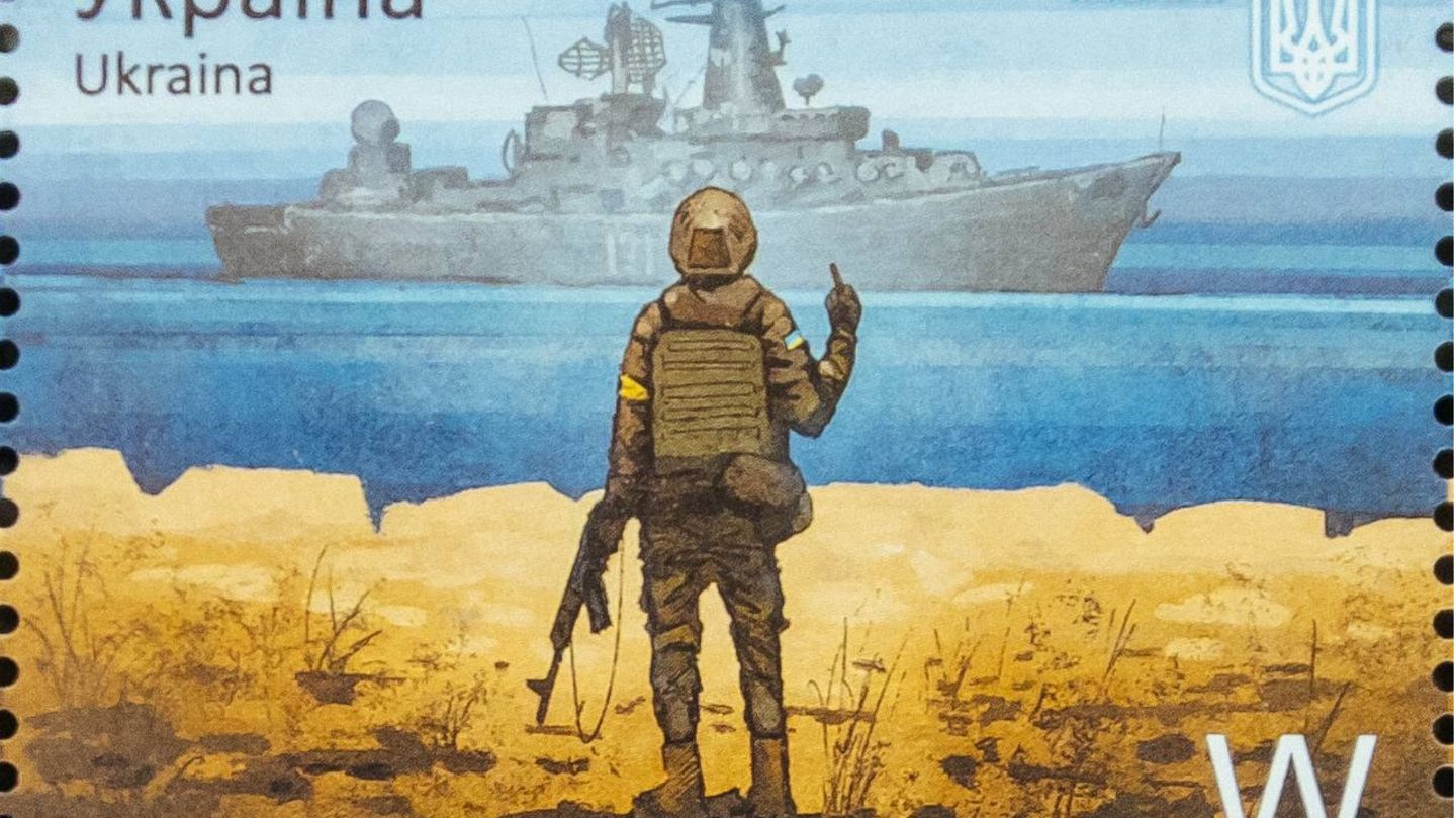 Mit dieser Briefmarke feiert Kiew den Kampf um die Schlangeninsel - im Hintergund die "Moskwa"
