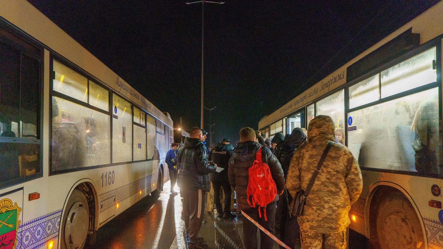 Ukraine war: dead and injured in attack on refugee bus