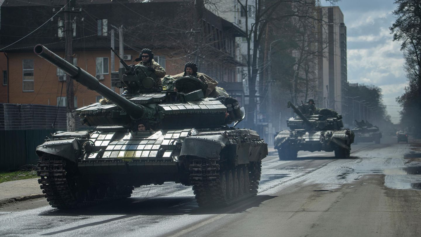 Ukraine war: Russia formally warns US of consequences of delivery of “sensitive weapons”