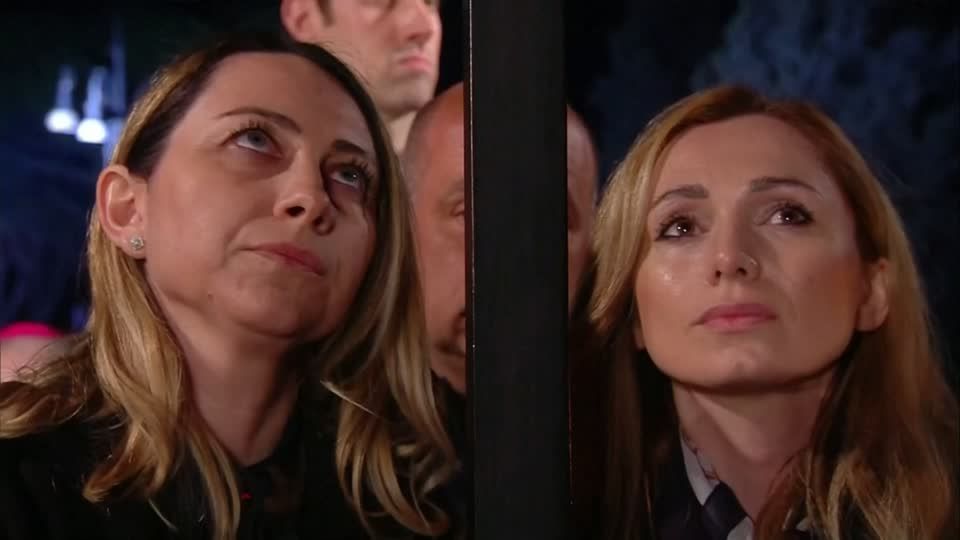 Video: Via Crucis: Ukrainerin und Russin tragen das Kreuz