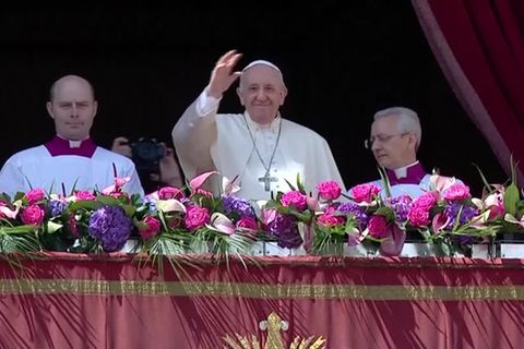 Video: Zehntausende beim Ostersegen auf dem Petersplatz