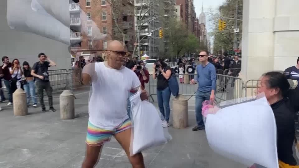 Video: Kissenschlacht in New York Video: Kissenschlacht in New York