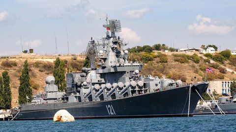Die "Moskwa" auf einer Archivaufnahme im Hafen von Sewastopol