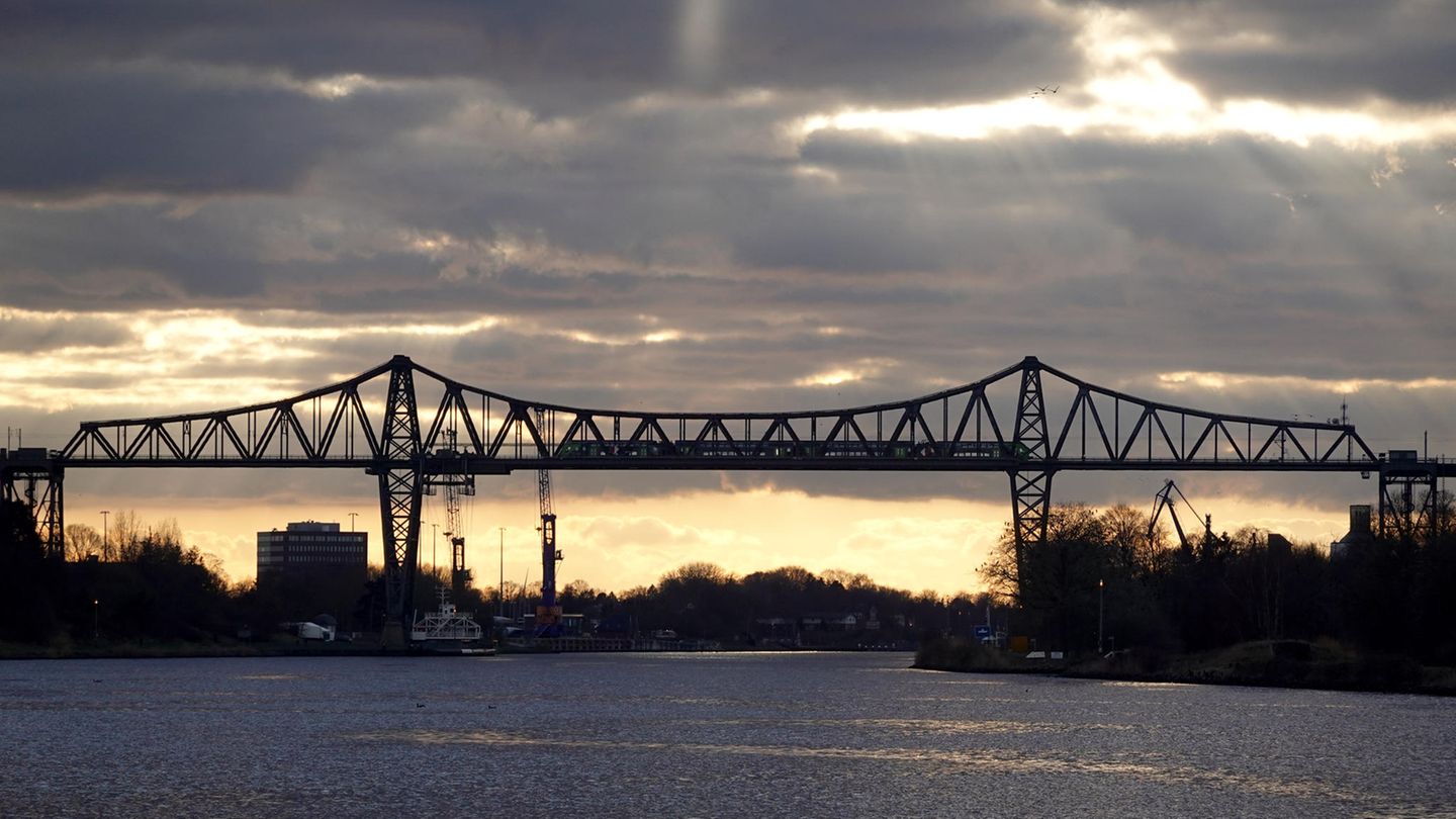 Kursbuchstrecke 131: Rendsburger Hochbrücke Rendsburger Hochbrücke