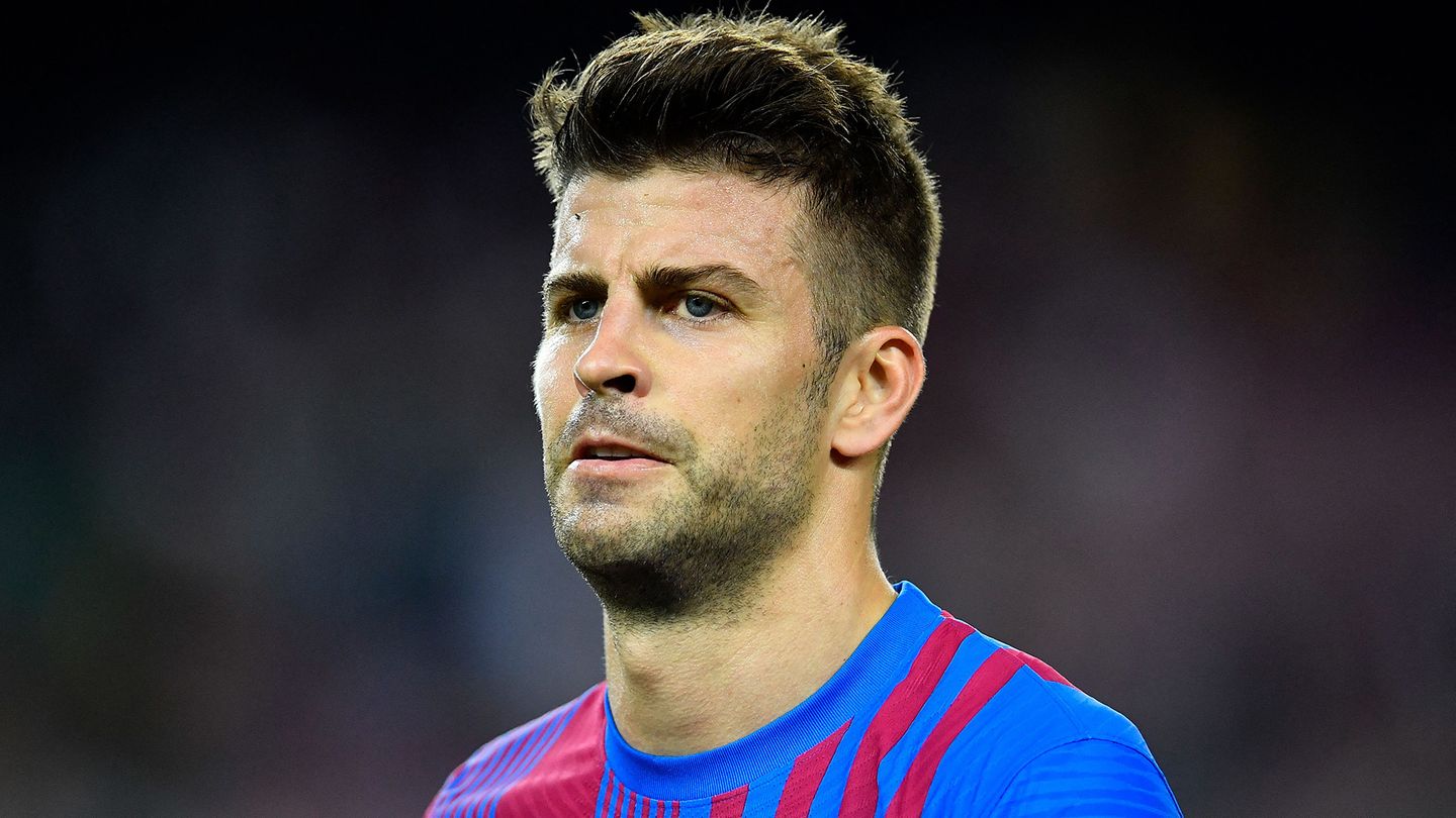 Gerard Pique Barcelona 2021-22