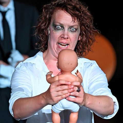 Lina Beckmann in ihrer Theaterrolle in "Richard the Kid & the King"