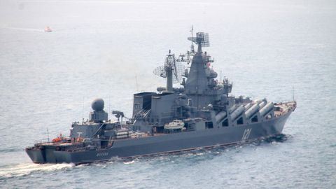 Die "Moskwa" auf dem Weg durch den Bosporus ins Mittelmeer