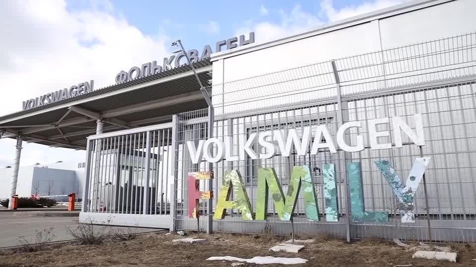 Video: Autohersteller Stellantis stellt Produktion in Russland ein Video: Autohersteller Stellantis stellt Produktion in Russland ein