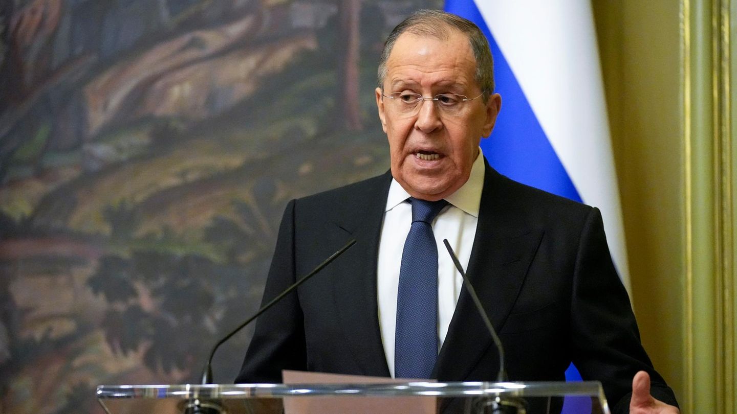 Ukraine war: Russia expels 36 European diplomats