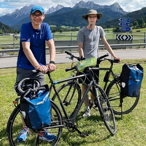 Norbert Höfler mit seinem Sohn Jakob