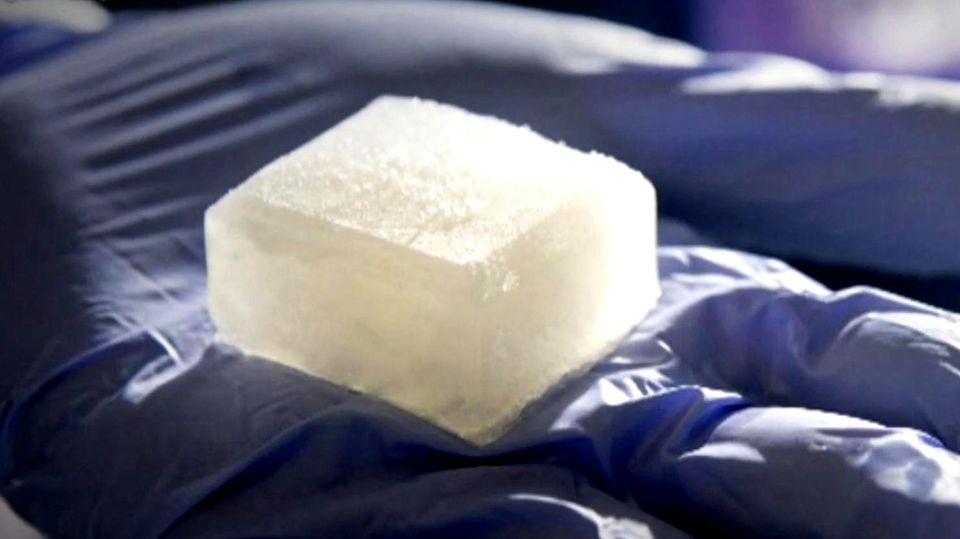 Revolutionäre Erfindung: Forscher entwickeln unschmelzbaren Eiswürfel