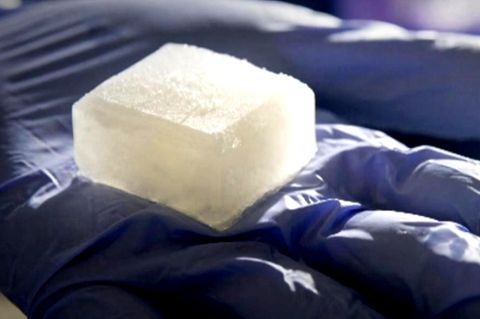 Revolutionäre Erfindung: Forscher entwickeln unschmelzbaren Eiswürfel
