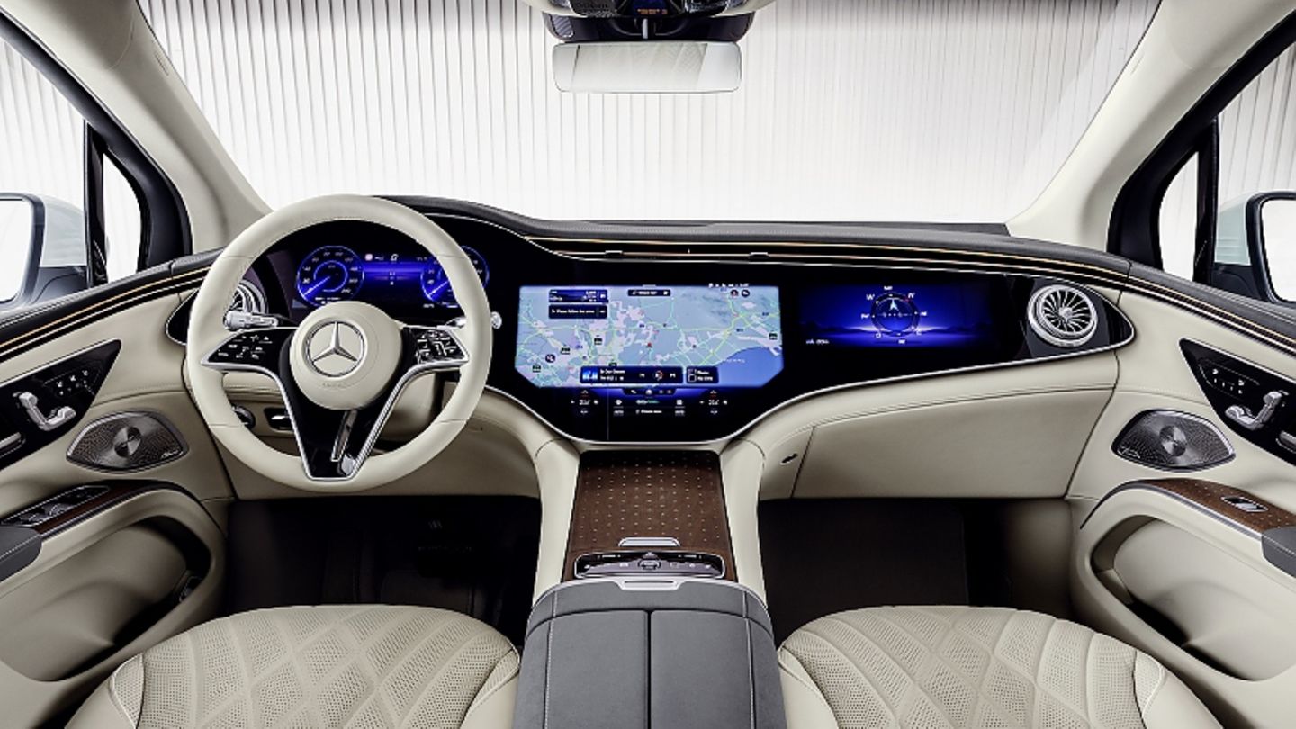 Mercedes EQS SUV 2023