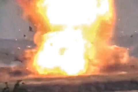 Ein Panzer wird von einer Rakete Zerstört – das Video stammt angeblich aus der Ukraine