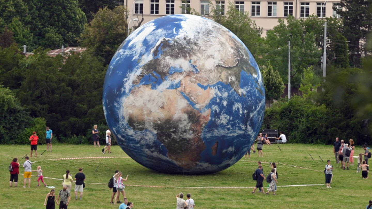 Das Planetarium im tschechischen Brünn präsentierte seinen Besuchern eine aufblasbare Erde