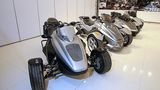 Der CanAm Spyder F3 stammt vom Snowmobile ab, wie die Reihe der Prototypen ahnen läßt